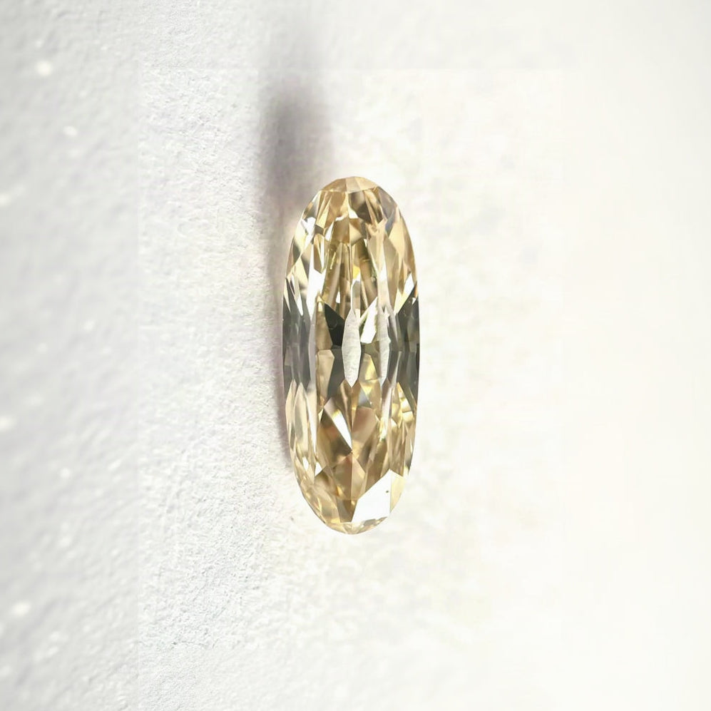 Diamante natural de talla antigua (Old Mine Cut) en forma Moval LB de color