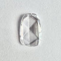 Diamante natural de talla rosa, forma ovalada rectangular, color F