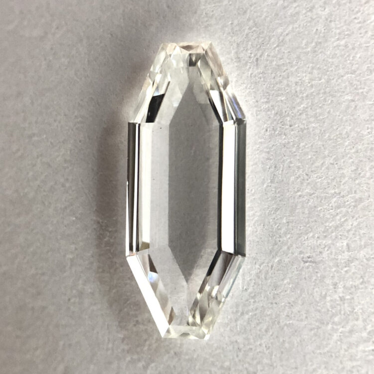 Elongeted hexagone shape f color step cut diamond