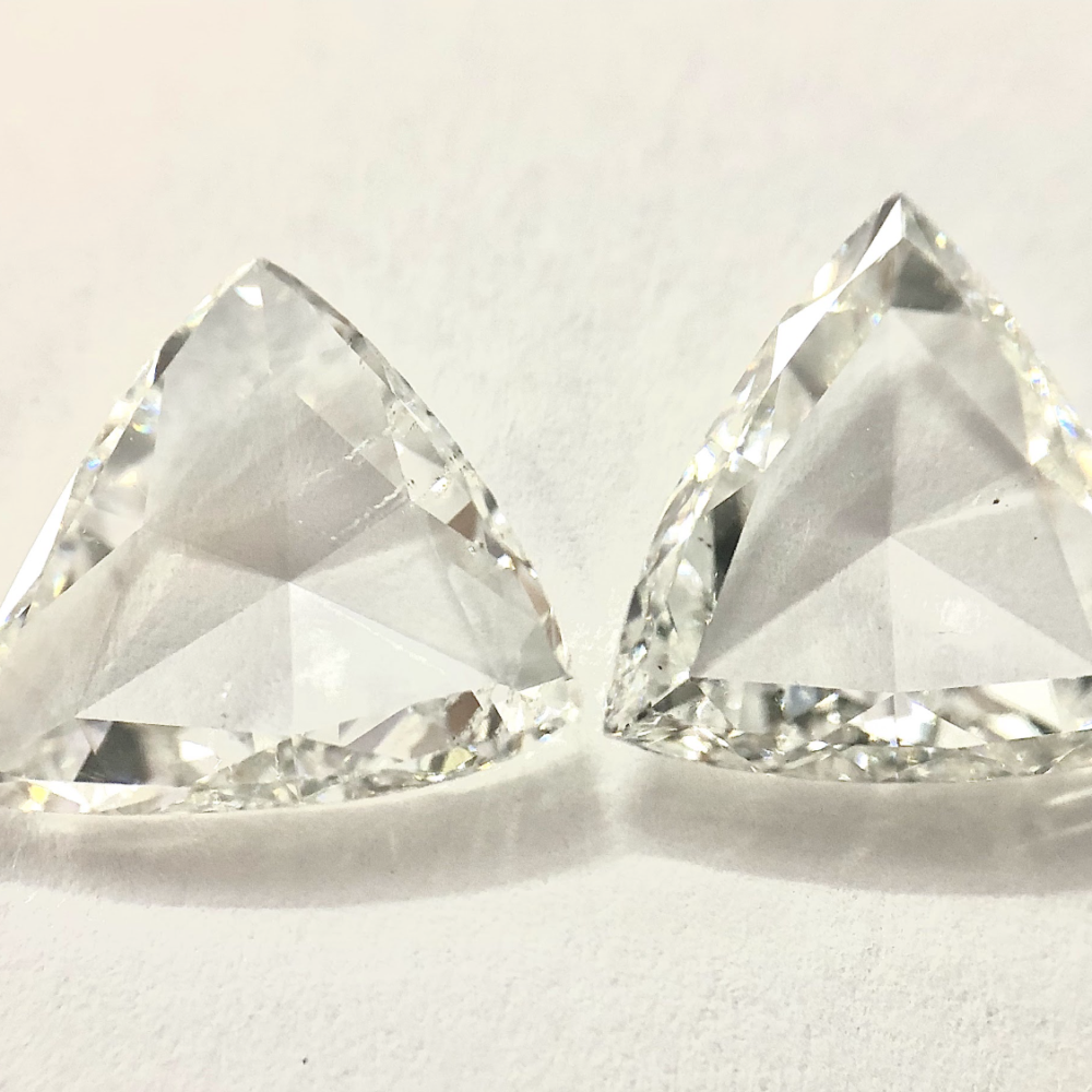 TRIANGLE SHAPED DIAMOND PAIR - J COLOUR