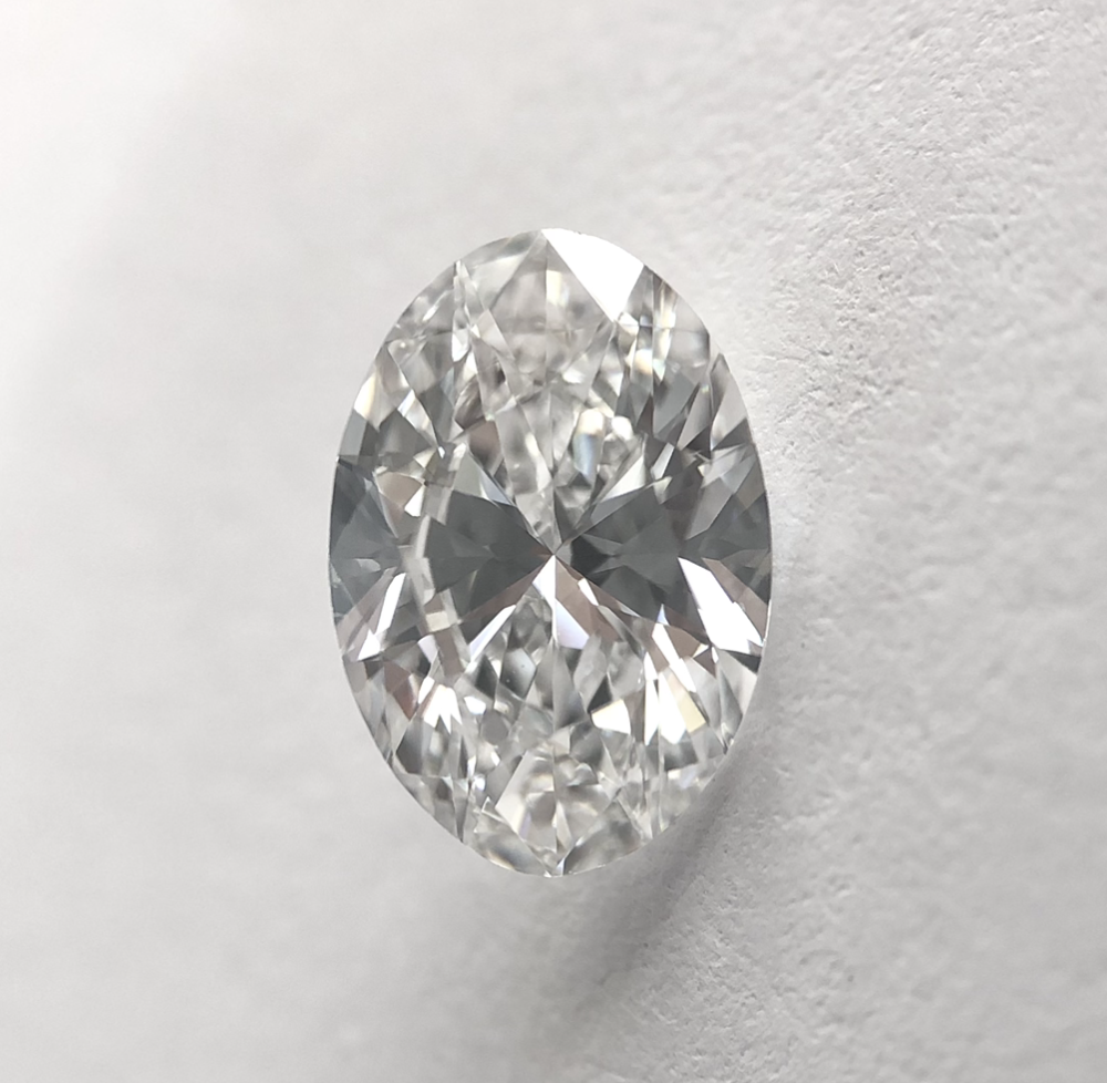 oval shape E color brillant cut diamond