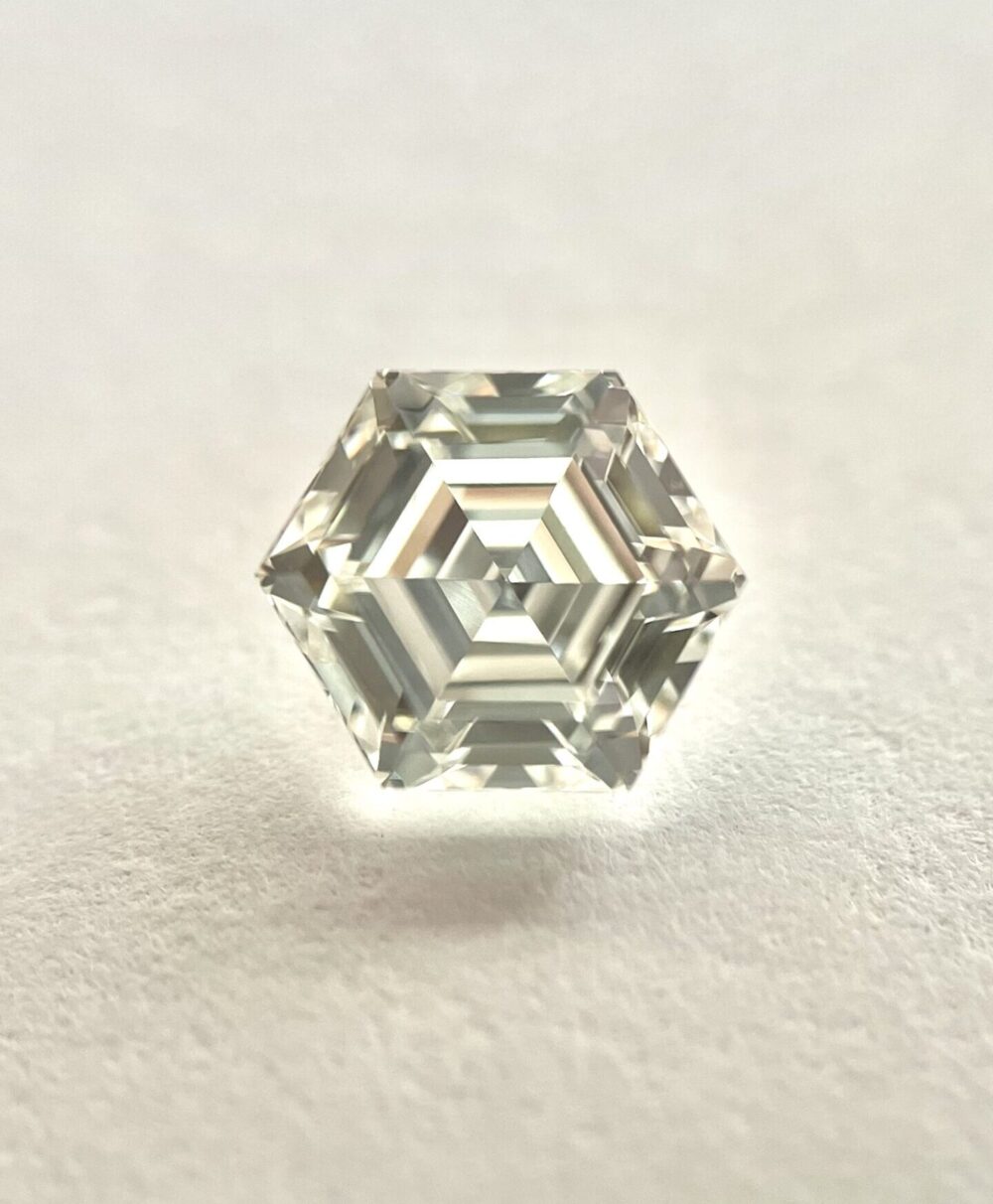 hexagone shape I color step cut diamond