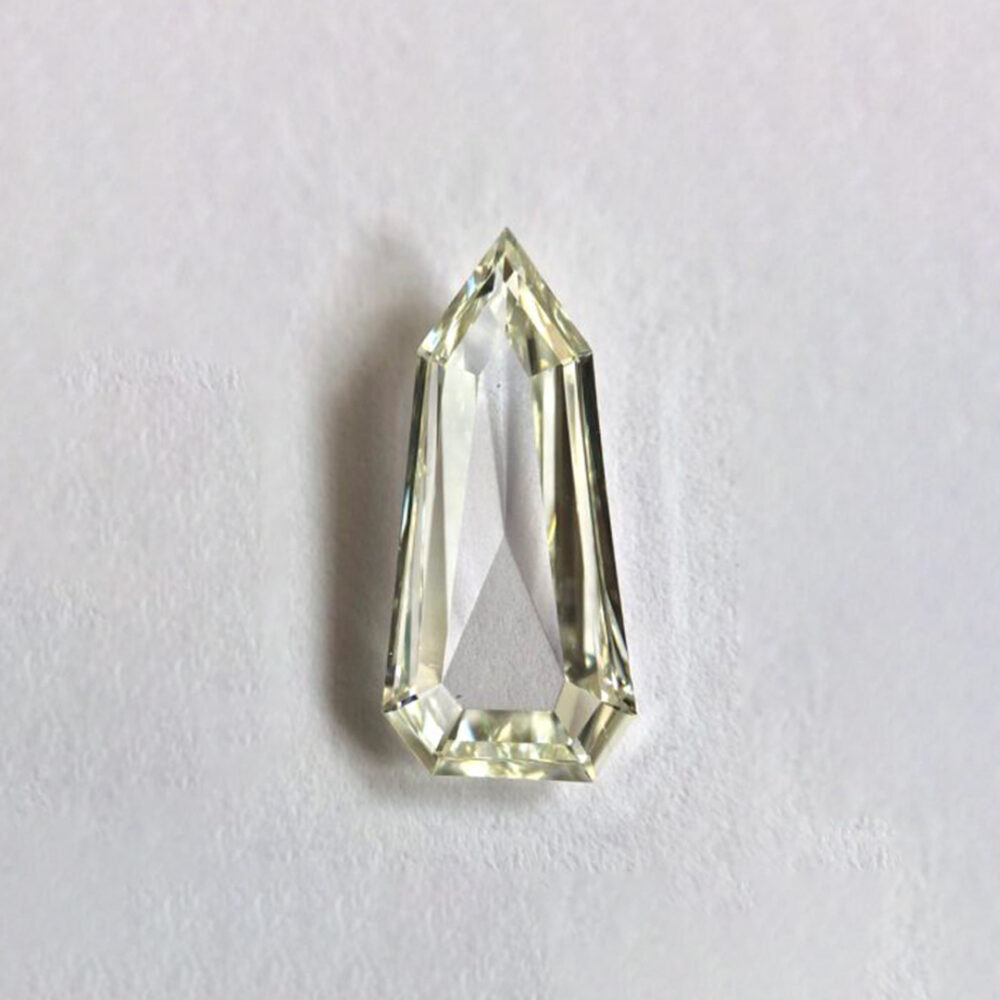 port shape J color step cut daimond