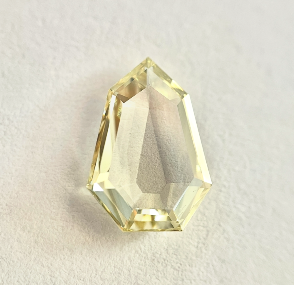 Shield shape N color Step cut diamond