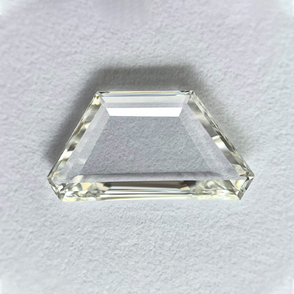 Trapezoid shape I color Portrait step cut diamond