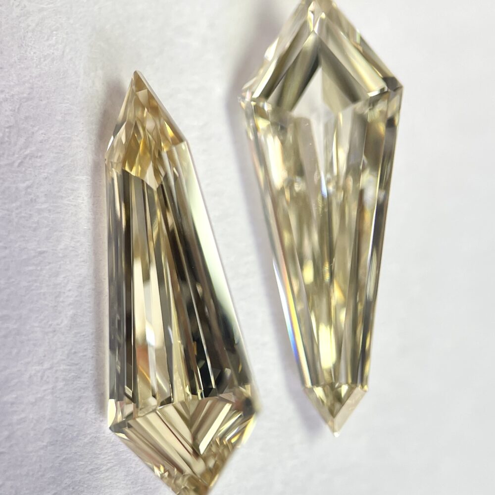 Kite shape LB color Step cut diamond Pair