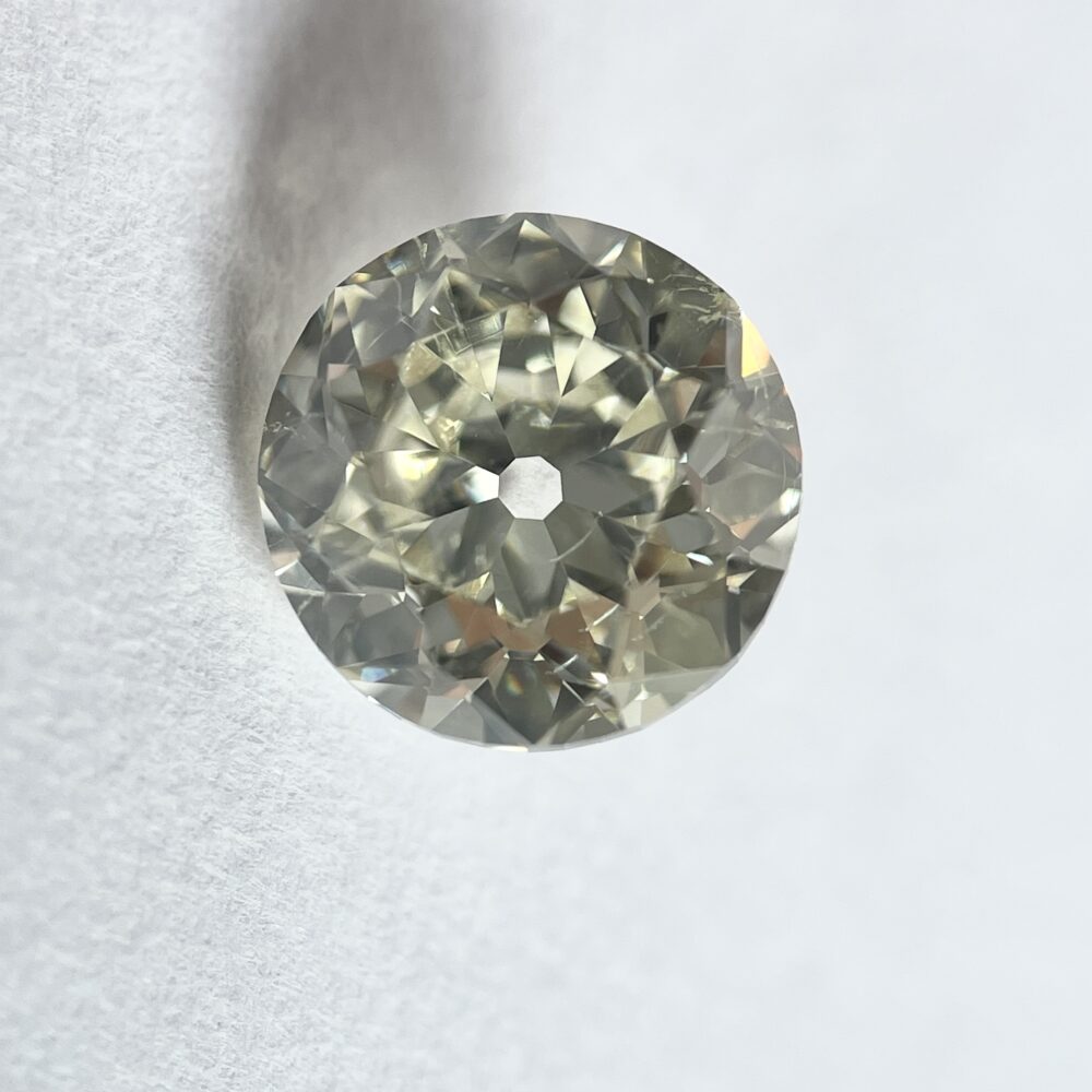 Round shape O color Old european diamond